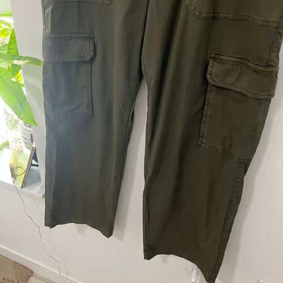 Universal Thread Green Cargo Pants Size 14 - Picture 3 of 6